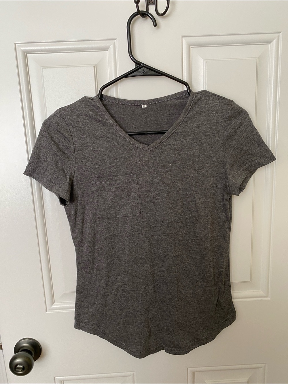Source Unknown Charcoal Gray V-Neck Short Sleeve Tee